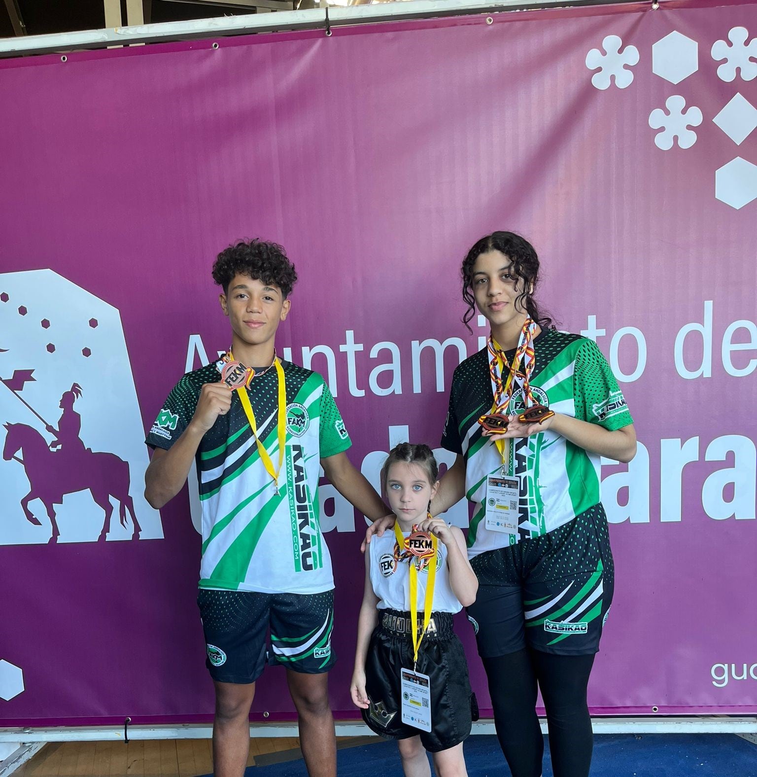 Soufian, Alicia y Fátima en Guadalajara.