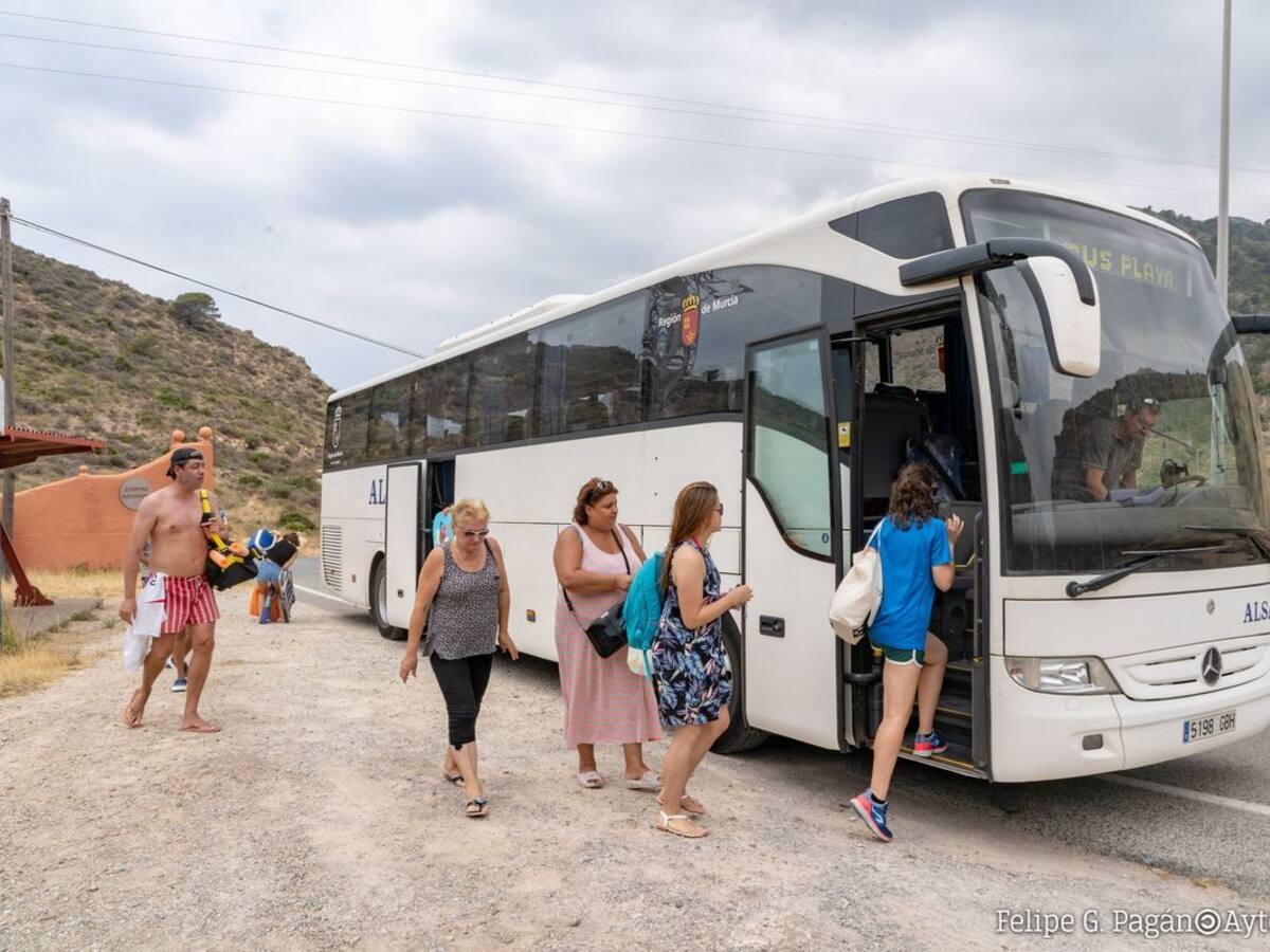 Comienza el servicio de 'bus playa' que une el centro de Cartagena con Cala Cortina y El Portús