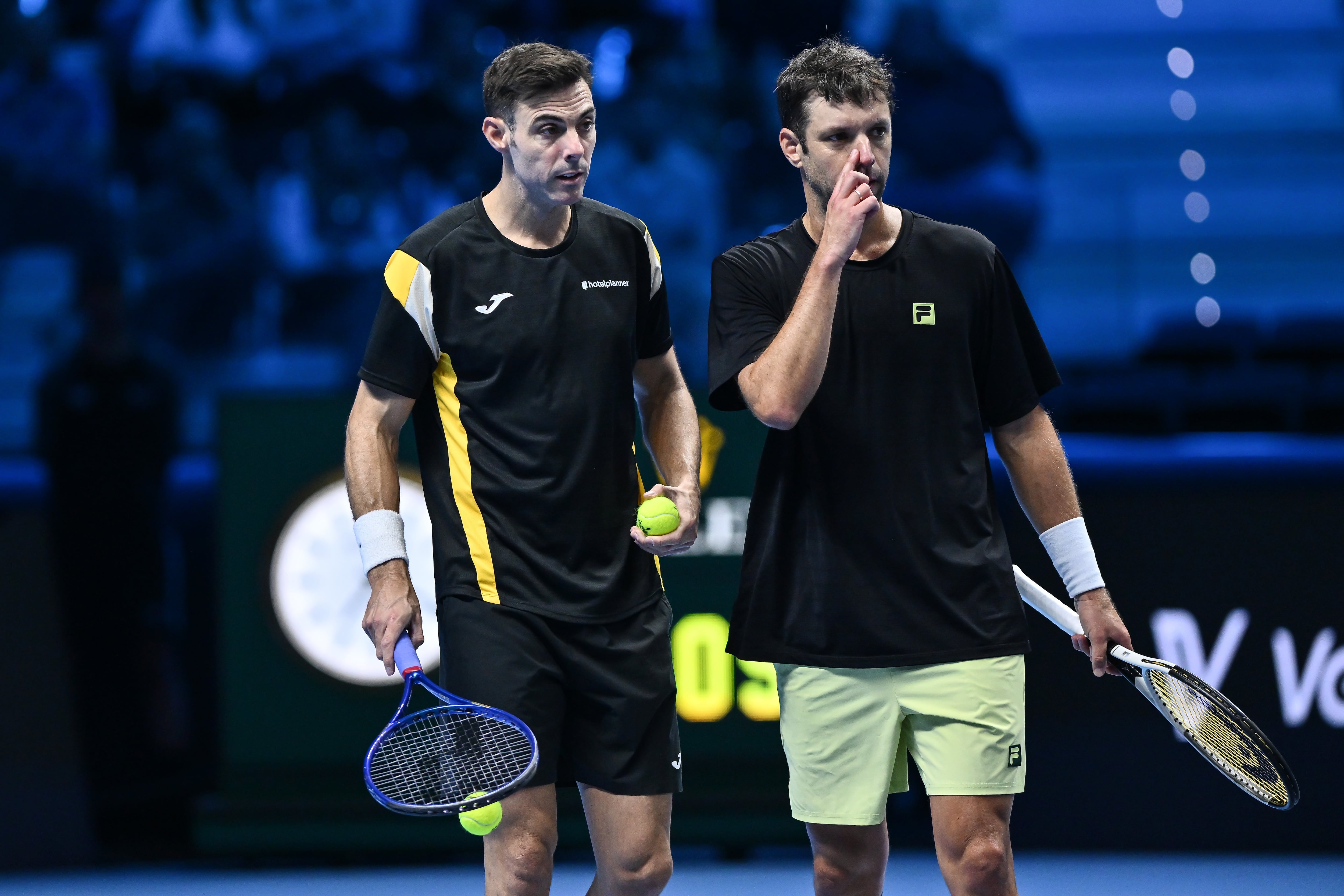 Marcel Granollers y Horacio Zeballos durante su partido contra Lloyd Glasspool y Julian Cash en las ATP Finals