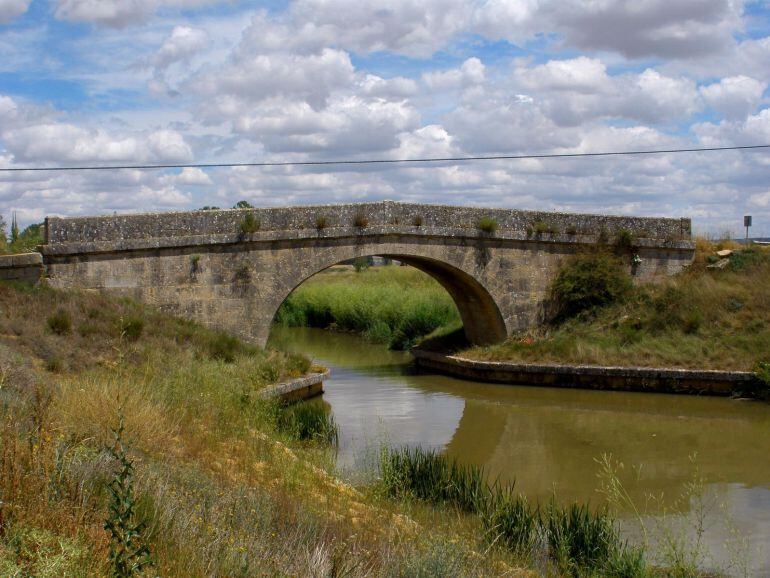 Imagen de uno de los puentes del Canal deCastilla