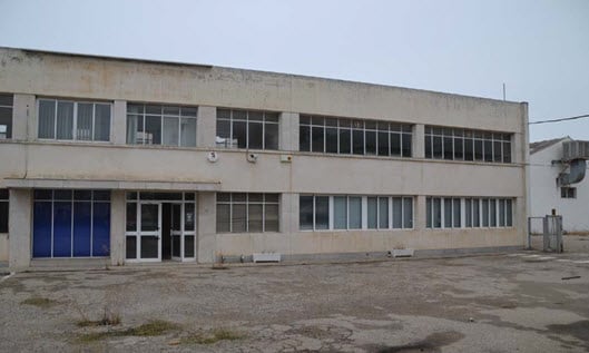 Edificio de oficinas  perteneciente a los terrenos de Santana en La Carolina.