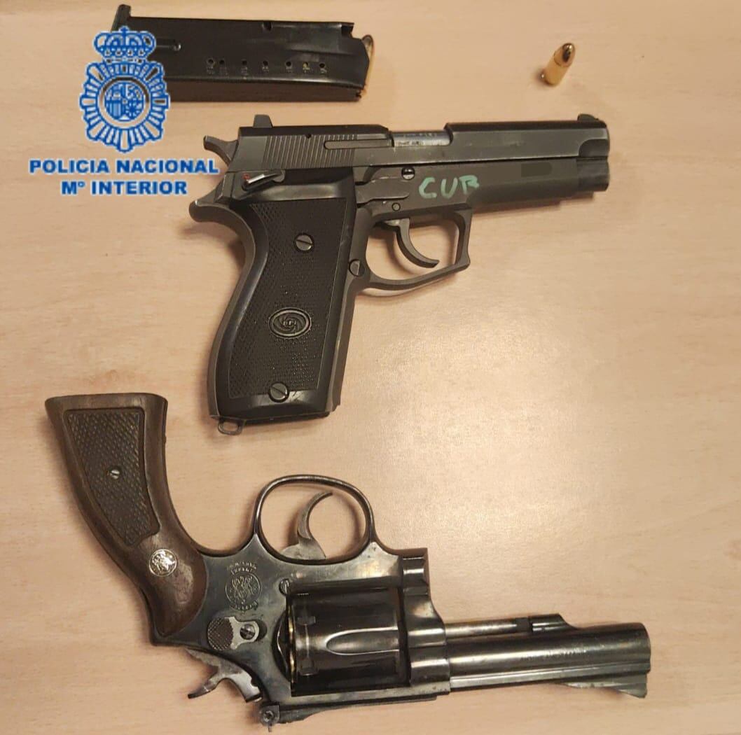 Armas de fuego con munición que llevaba el detenido en Murcia