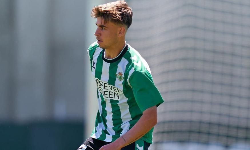 Álex Albajara durante un partido con el Betis