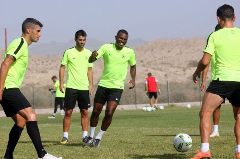 Omgba, Román y Pol Bueso, entrenandose en las instalaciones de Fontcalent