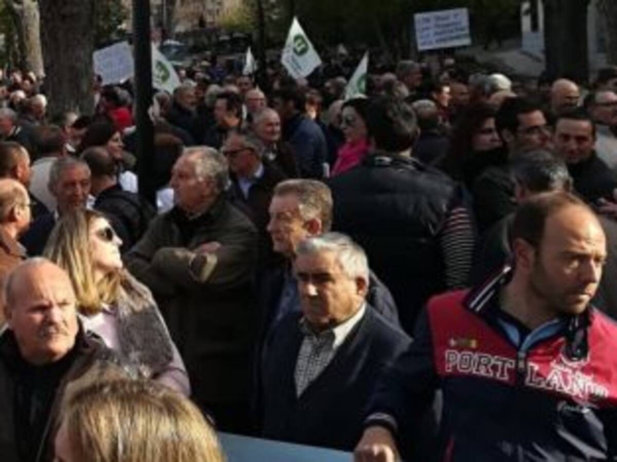 PSOE acusa a PP de agitar a manifestantes por la plaga de conejos y Guarinos rebate que “defienden lo suyo”