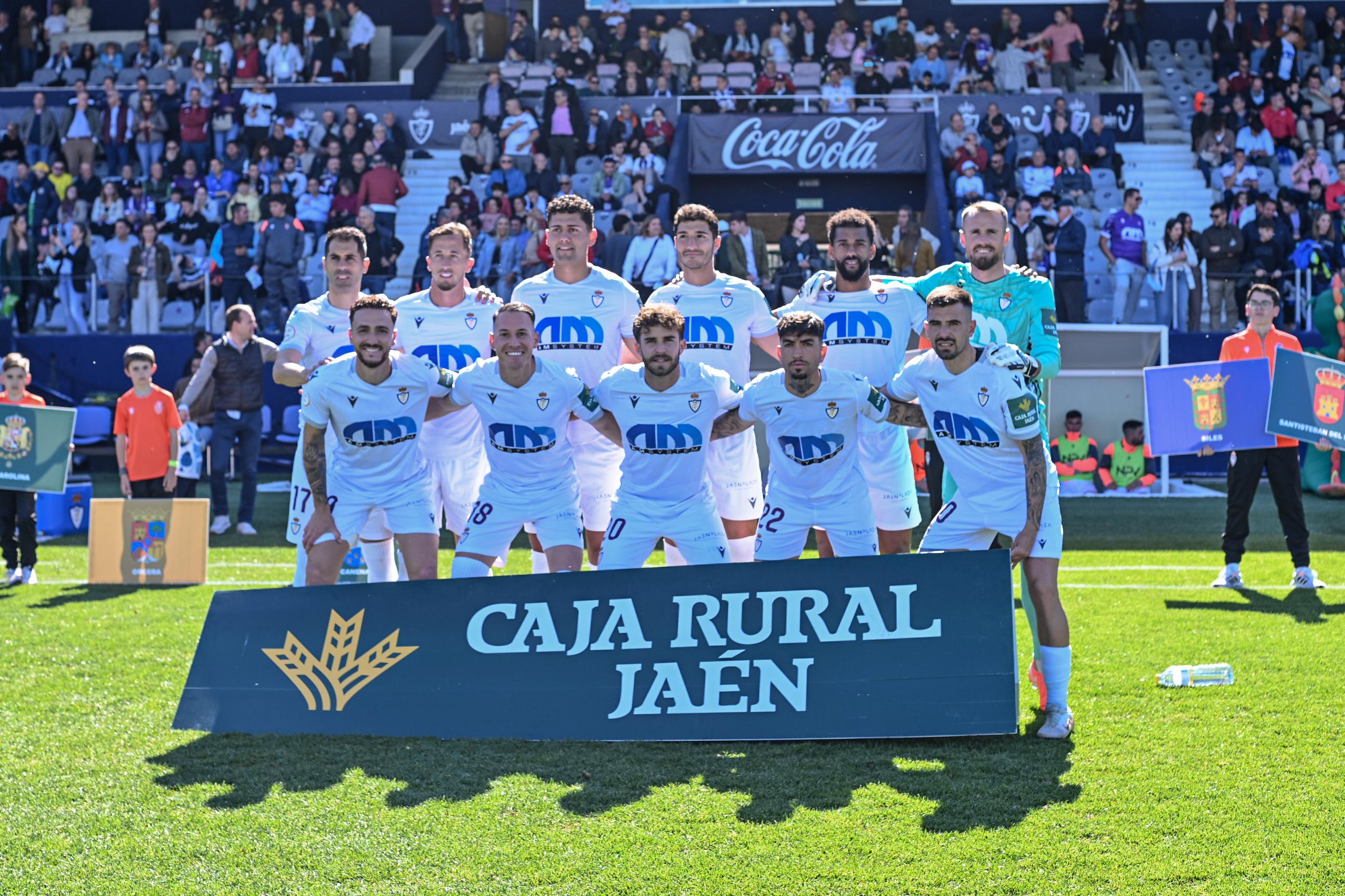 Jugadores del Real Jaén posan para la foto inicial.