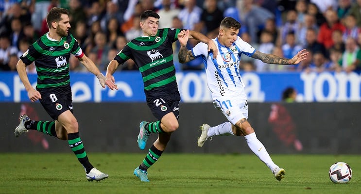 LEGANES, SPAIN - OCTOBER 29: Daniel Raba of CD Leganes battle for the ball with Aritz Aldasoro of Racing de Santander during the La Liga Smartbank match between CD Leganes and Racing de Santander at Estadio Municipal de Butarque on October 29, 2022 in Leganes, Spain. (Photo by Diego Souto/Quality Sport Images/Getty Images)
