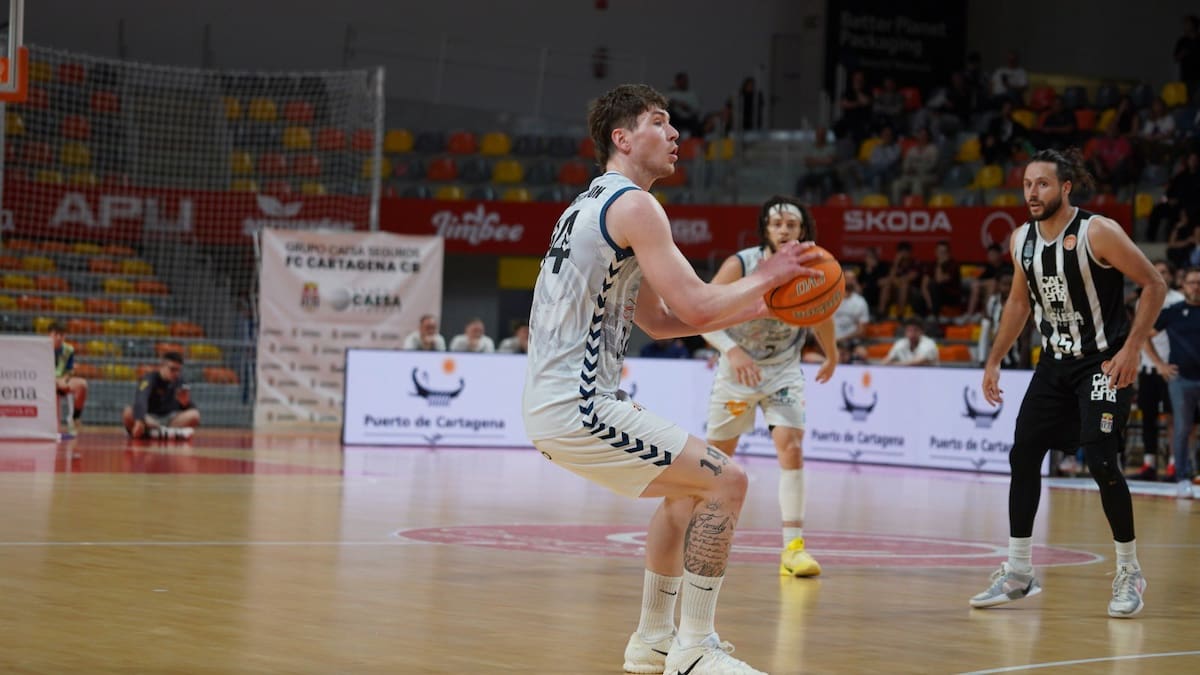 El CB Zamora se reengancha al play-off en Cartagena