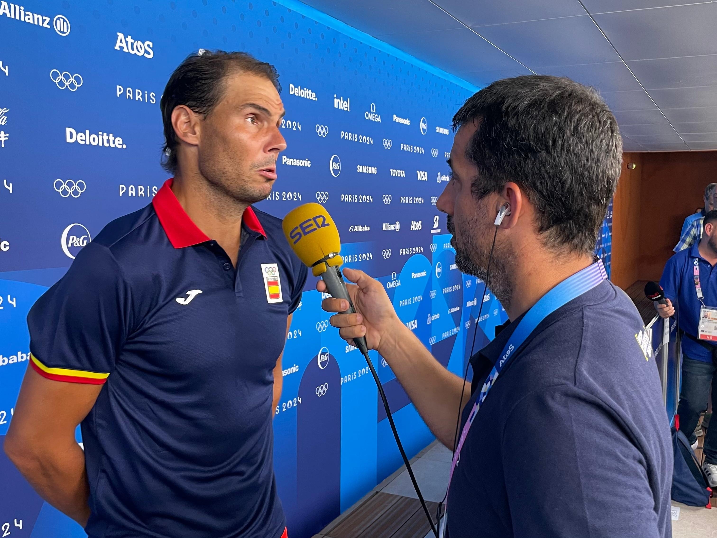 Rafael Nadal, en el micrófono de Pedro Fullana tras su derrota en dobles junto a Alcaraz