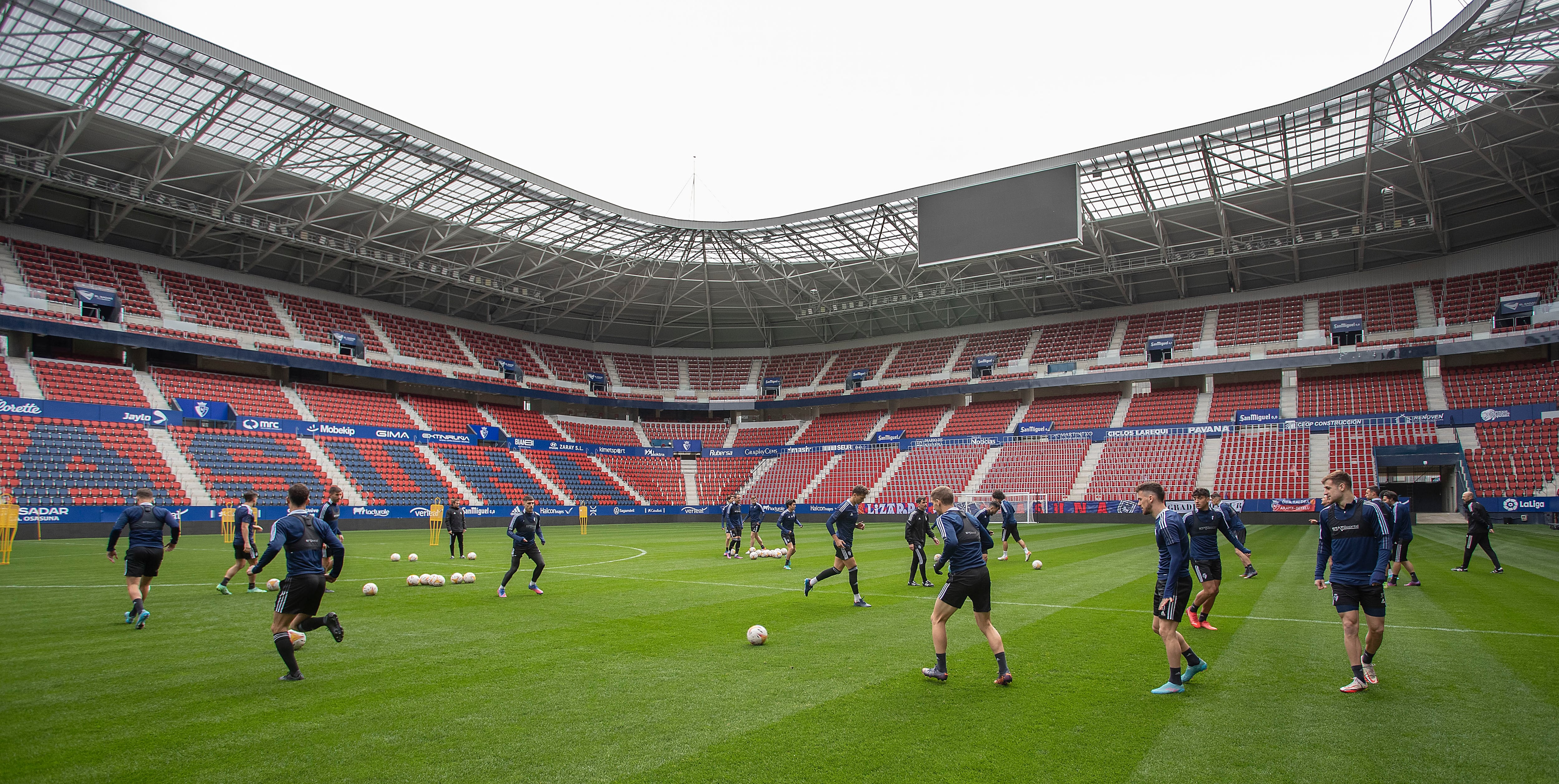 Entrenamiento de Osasuna en El Sadar en la previa de medirse al Villarreal