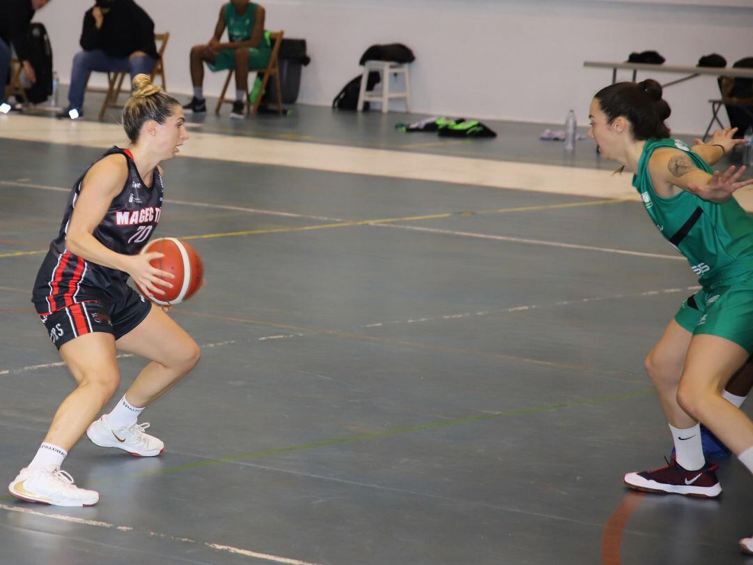 Camille Giardina con el balón.