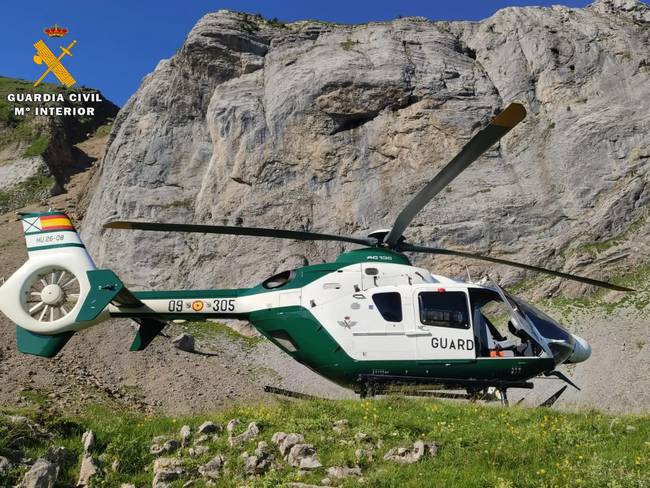 El operativo de emergencias ha sido coordinado por el equipo de rescate e intervención en montaña de la Guardia Civil