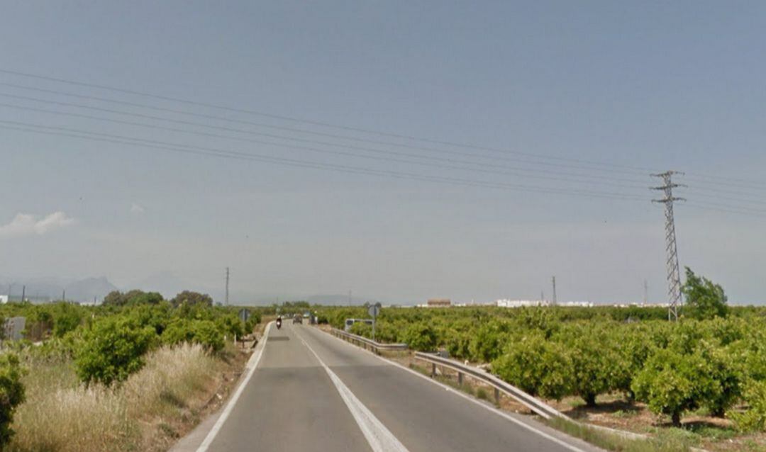 Carretera comarcal que une Oliva con Piles. 