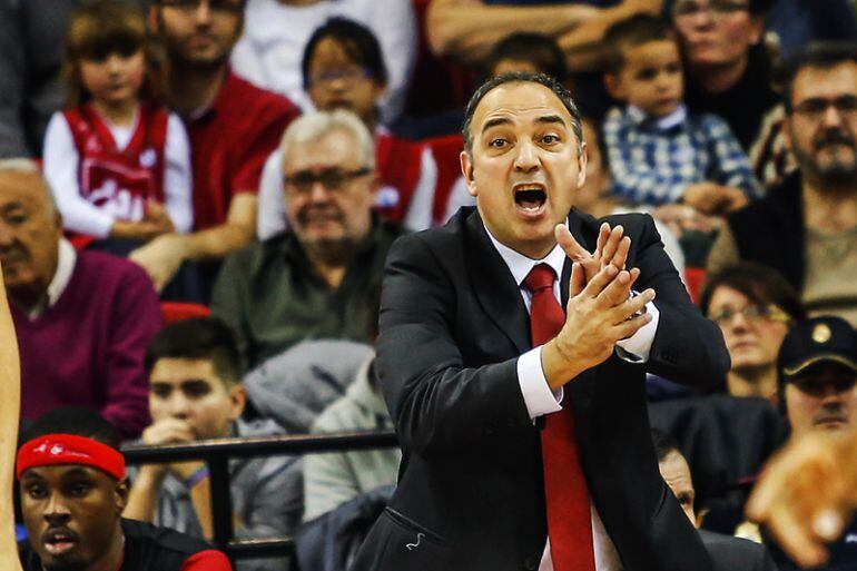 El entrenador, Andreu Casadevall, en un encuentro de la temporada pasada en el Pabellón Príncipe Felipe.  