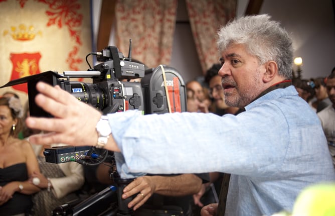 Pedro Almodóvar, durante el rodaje de &#039;La piel que habito&#039;