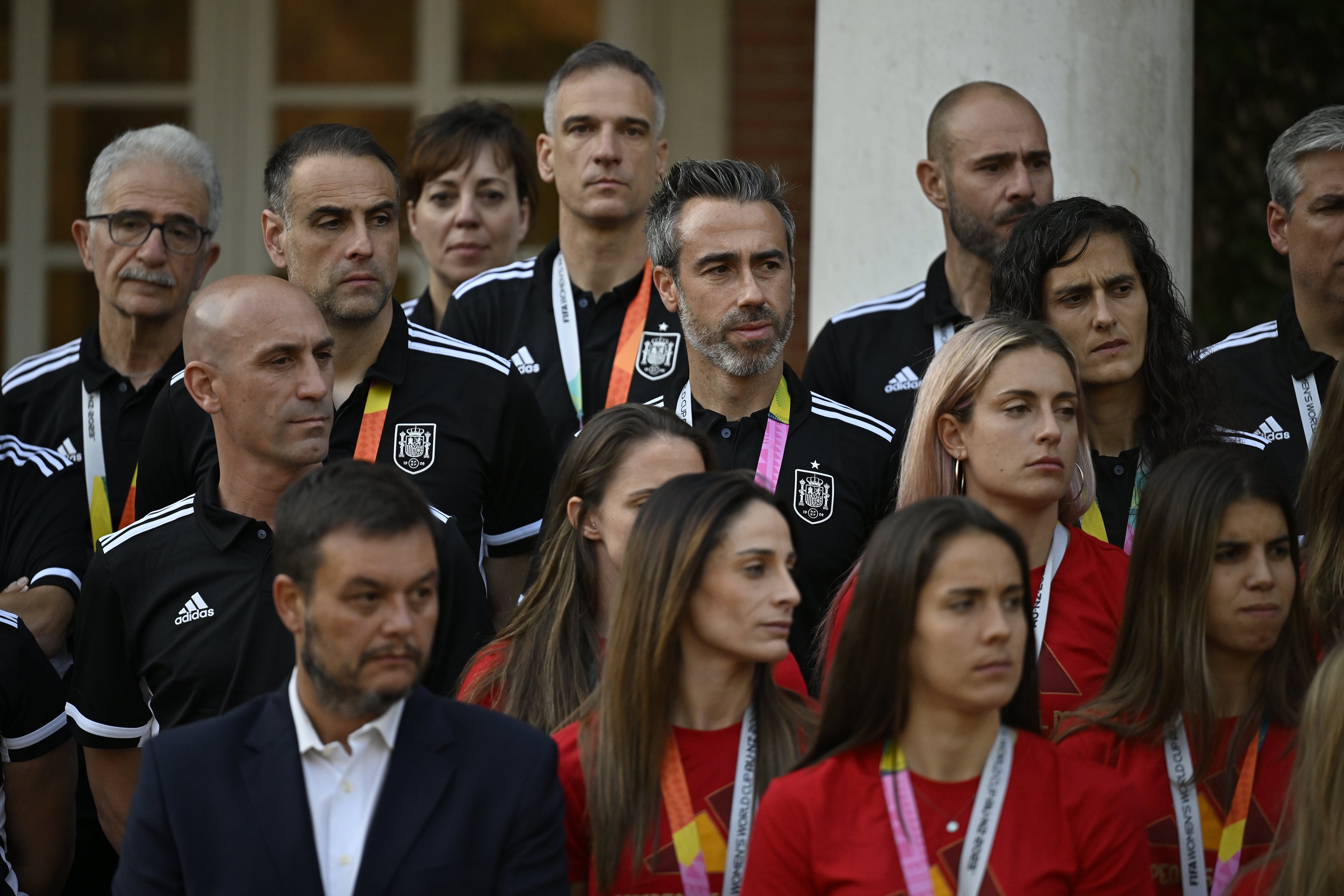 Jorge Vilda, Luis Rubiales y el cuerpo técnico de la Selección femenina durante la recepción con el presidente Pedro Sánchezz