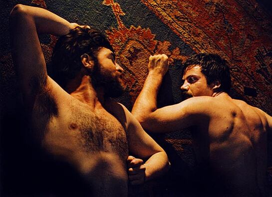 Oliver Reed y Alan Bates en 'Mujeres enamoradas' (1969)