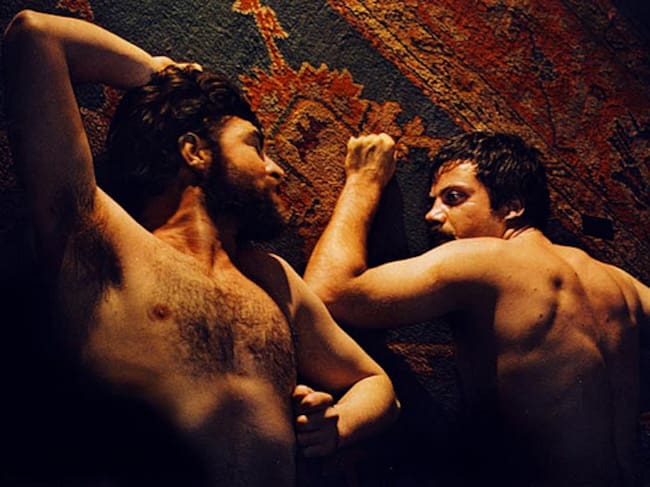 Oliver Reed y Alan Bates en 'Mujeres enamoradas' (1969)