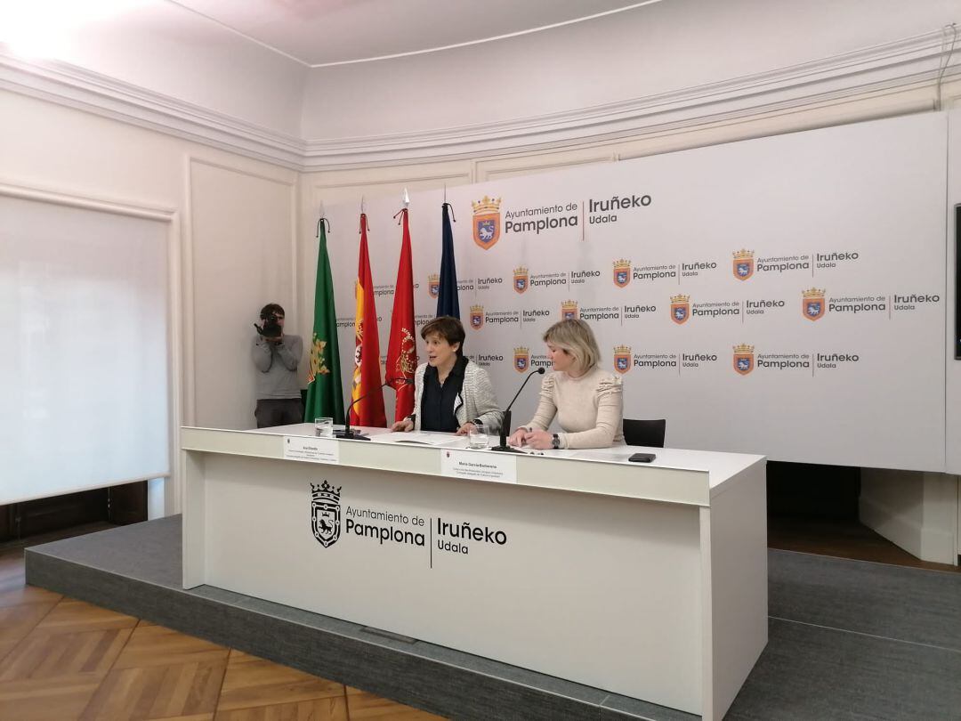 En Pamplona, las concejalas delegadas de Cultura e Igualdad y Gobierno Estratégico, Comercio y Turismo, María García-Barberena y Ana Elizalde, respectivamente, presentan el programa de actividades para las próximas fiestas de Navidad