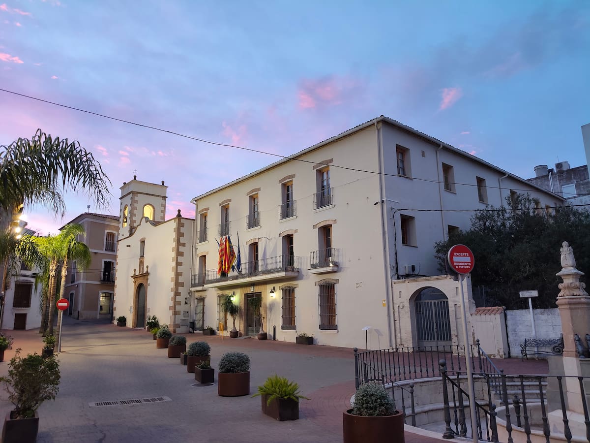 El pleno de Ondara aprueba por unanimidad la moción del 8M y respalda la Alianza por el Turismo de la Marina Alta