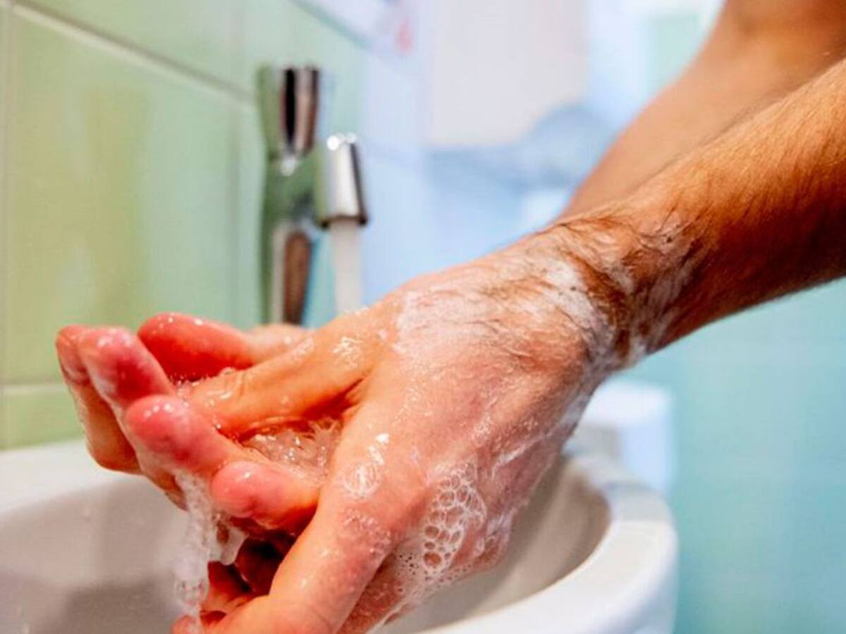 Sin agua bendita, sin apretón de manos y rezar, indicaciones de la Diócesis de Palencia ante el coronavirus