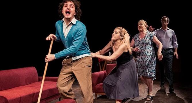 Moment del montatge "El loco y la camisa" a Teatre Romea