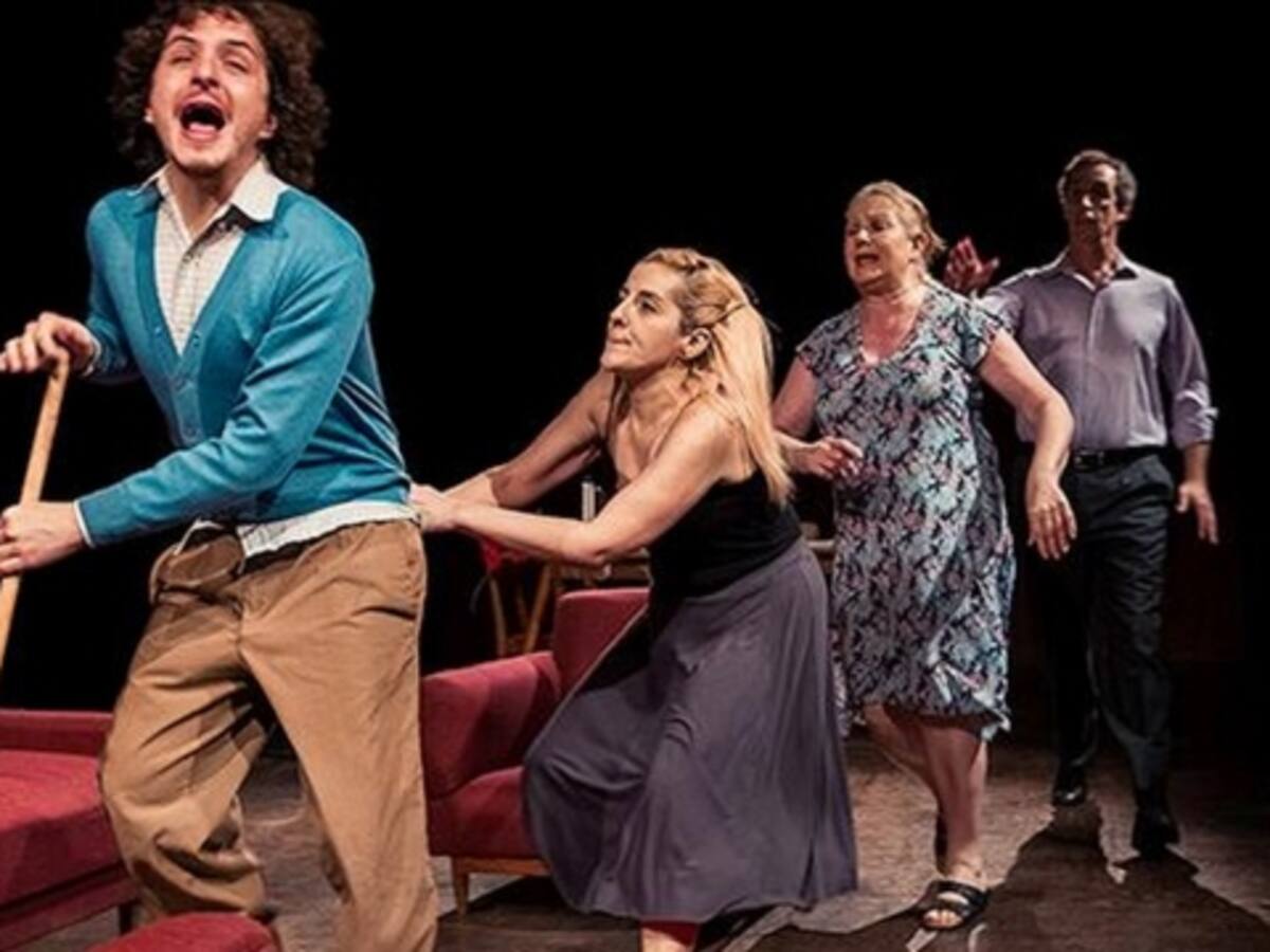 Aplaudida reestrena de "El loco y la camisa"