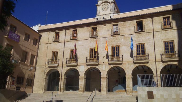 Fachada del edificio consistorial de Dénia. 