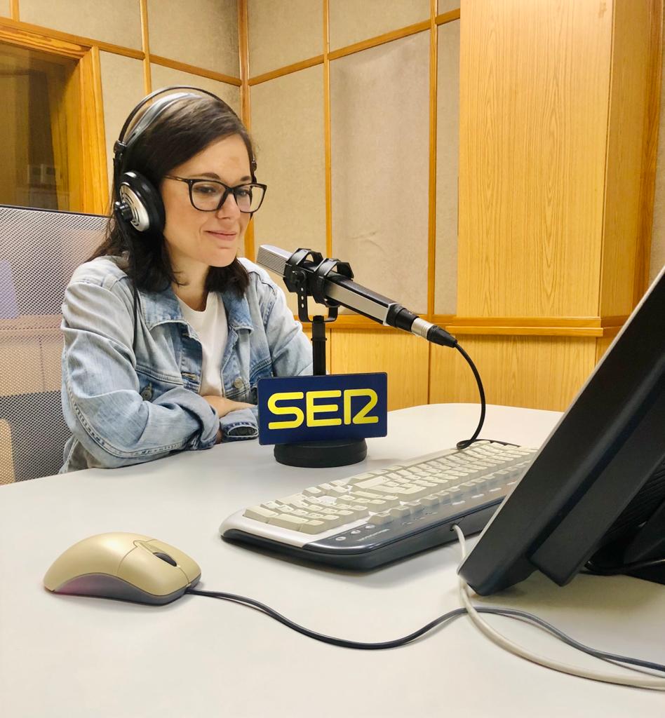 María Reig, en los estudios de la SER en Radio Sevilla