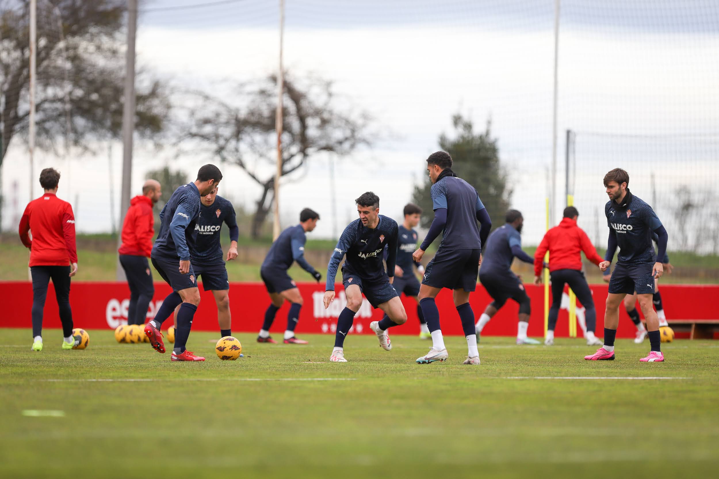 Sesión de entrenamiento del Sporting en Mareo.