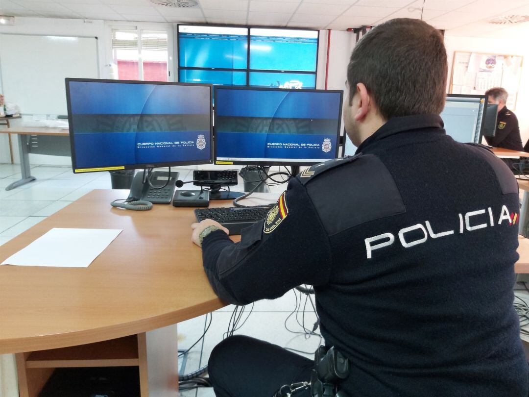 La Policía Nacional rastreando ciberdelitos