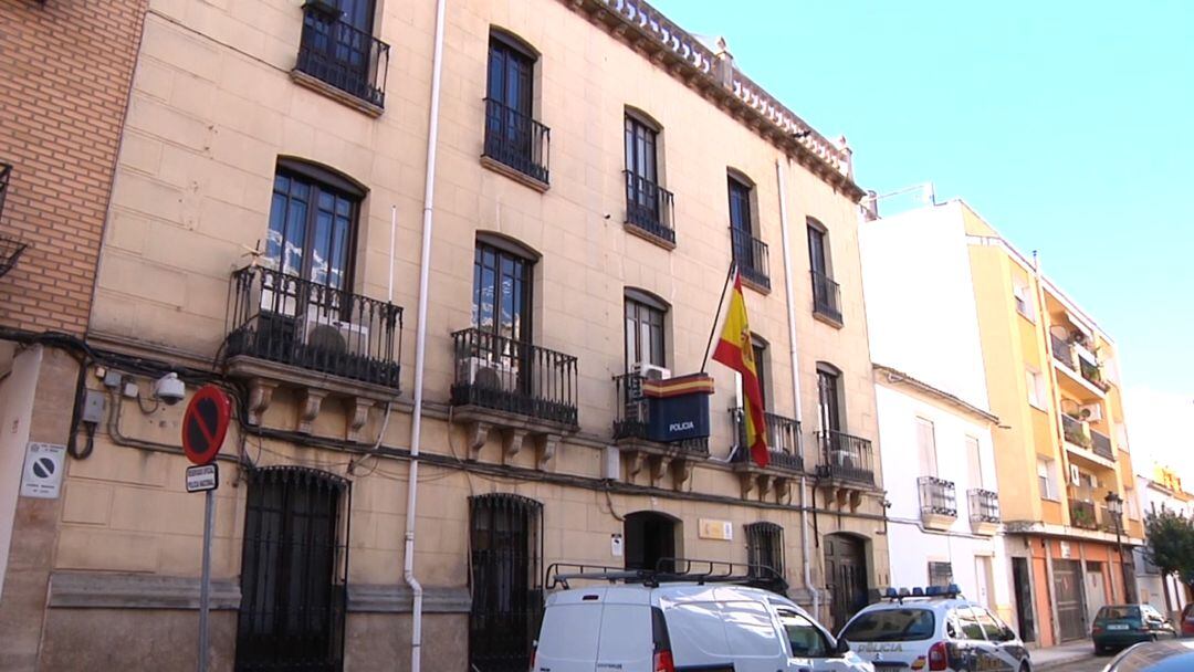 Fachada de las instalaciones de la Policía Nacional en Andújar