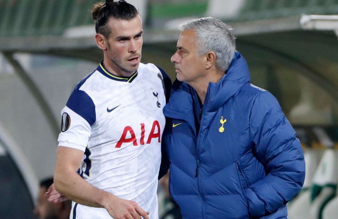 Gareth Bale y José Mourinho, en un partido del Tottenham.