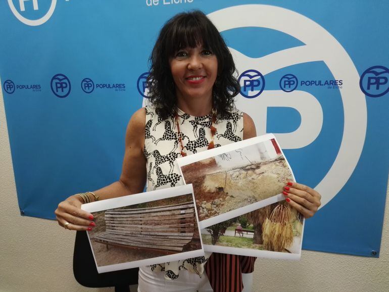 Mercedes Alonso con algunas fotos del pantano y el Parque Infantil de Tráfico
