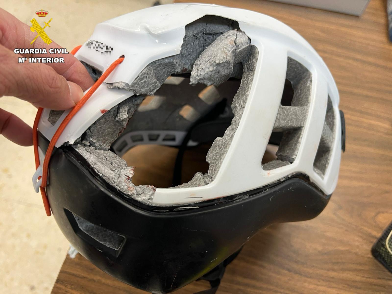 Estado en que quedó el casco tras el golpe de la placa de hielo