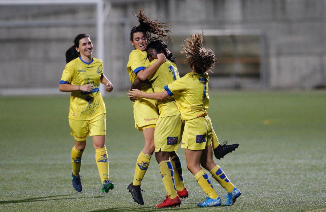 Las jugadoras celebran el gol de Gabrielle