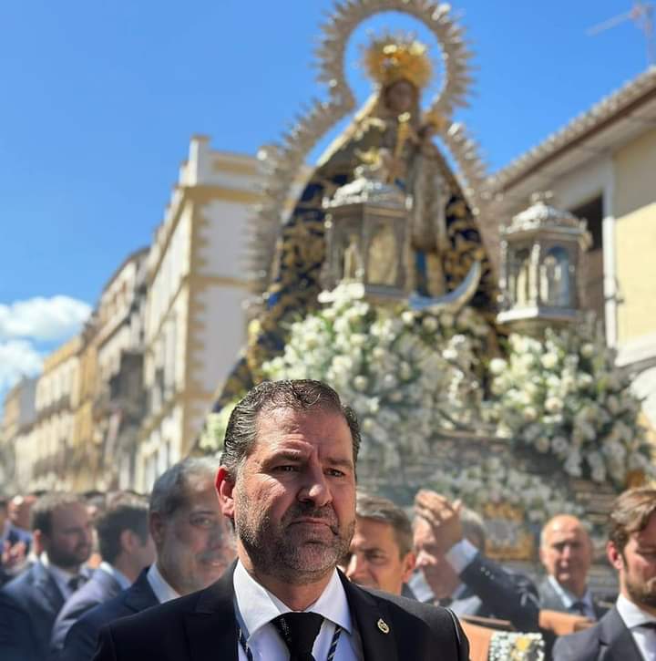 Almagro delante de la Virgen de la Paz de Ronda