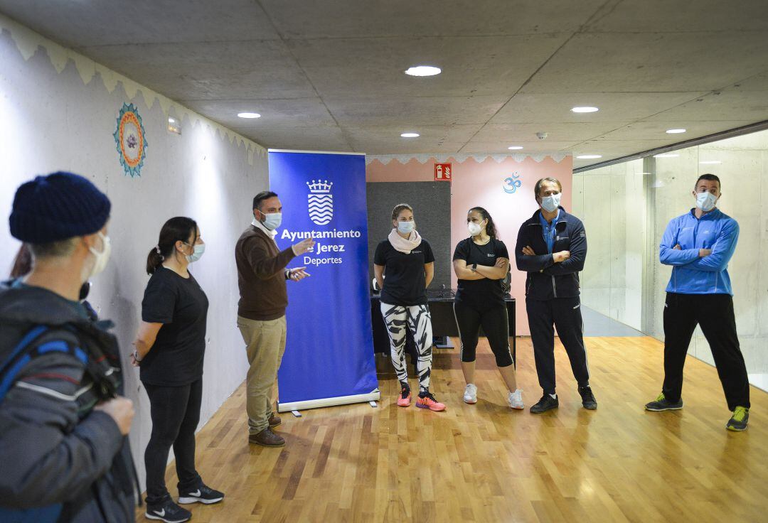 Jesús Alba junto a monitores Ayuntamiento