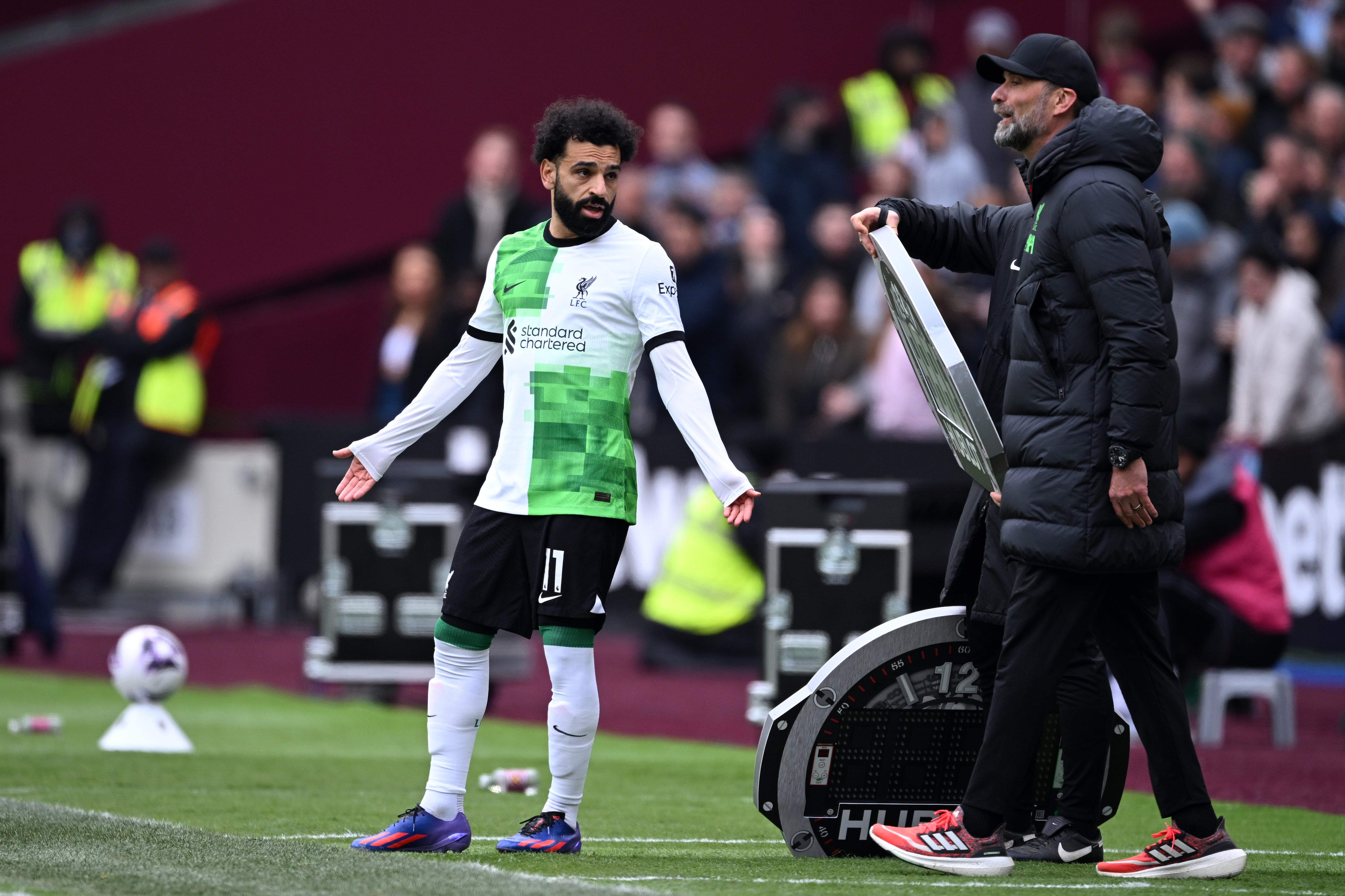 Discusión entre Salah y Klopp. (Photo by Justin Setterfield/Getty Images)