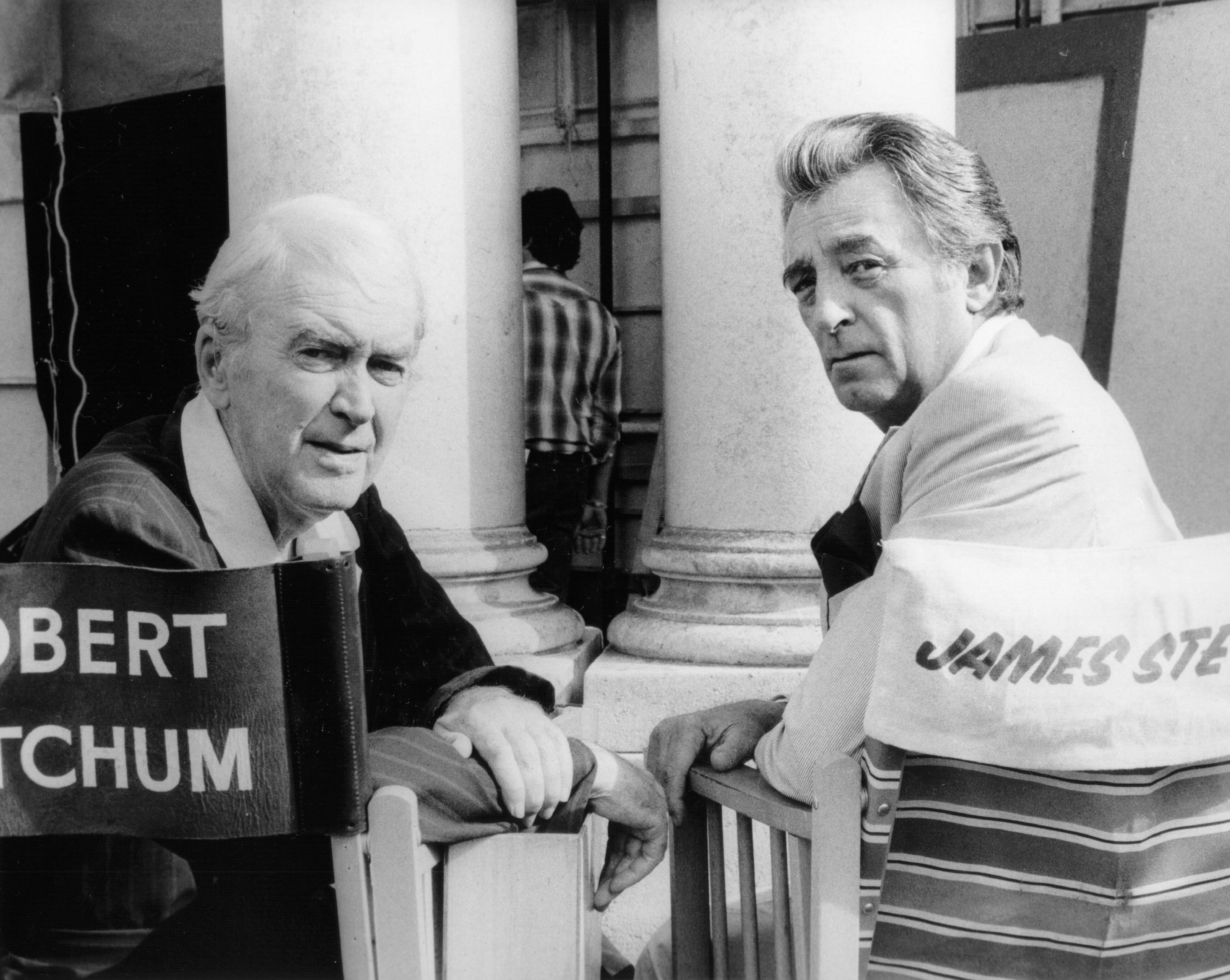 James Stewart y Robert Mitchum en una foto de archivo.