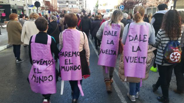 Los participantes han lucido el color morado de varias formas