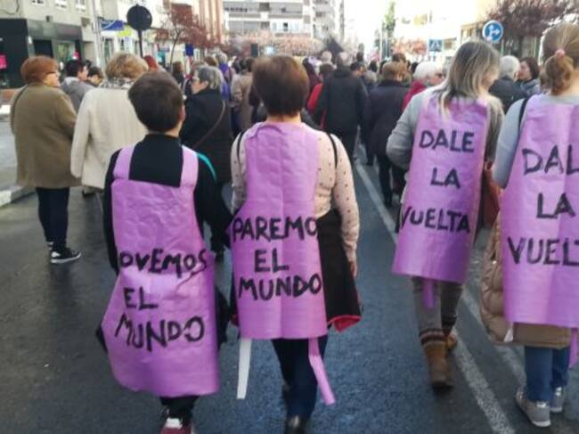 Los participantes han lucido el color morado de varias formas