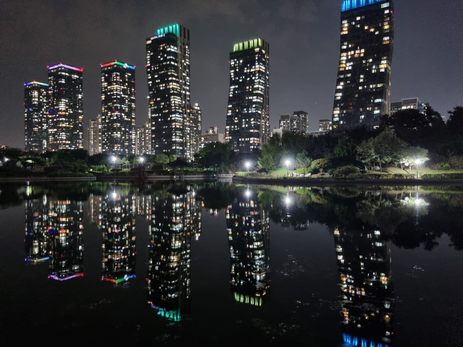 Panorámica nocturna de Songdo