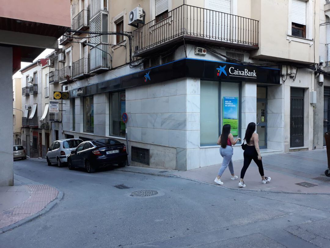 Sucursal principal de CaixaBank en la calle General Fresneda de Jódar 