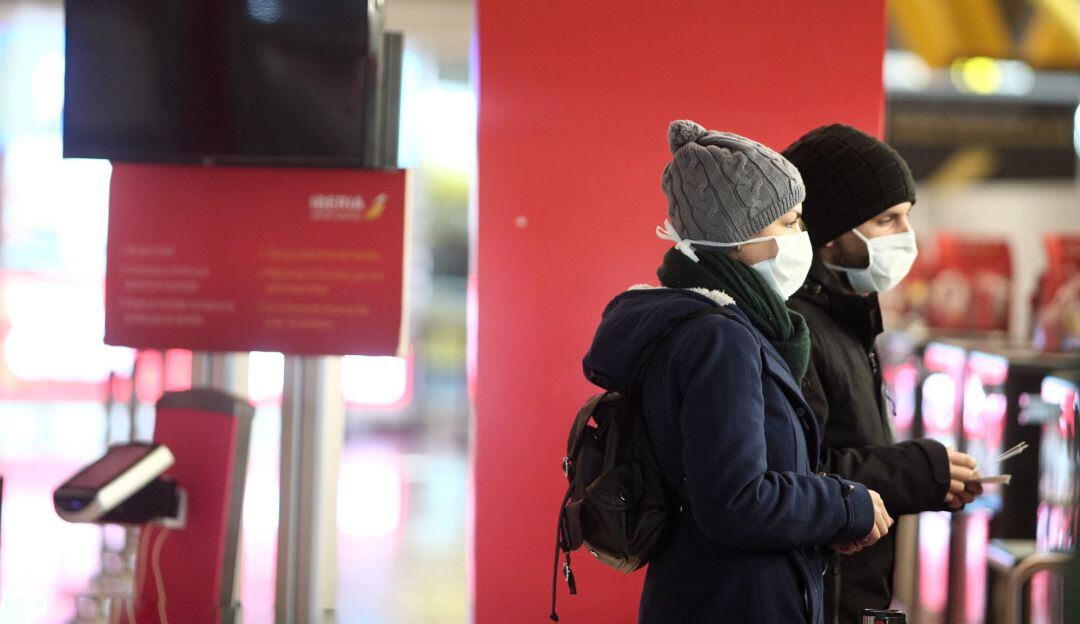 Protecció Civil recomana ara portar mascareta i guants per anar pel carrer
