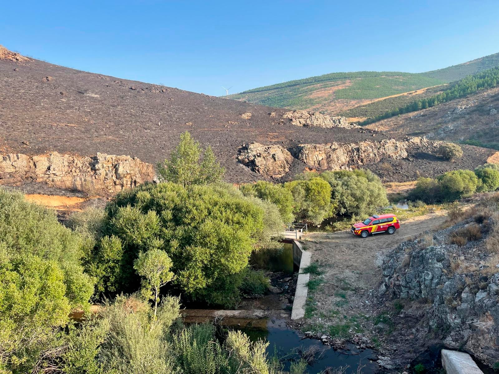 Terreno calcinado por el incendio en Urraca-Miguel./Emergencias Ávila