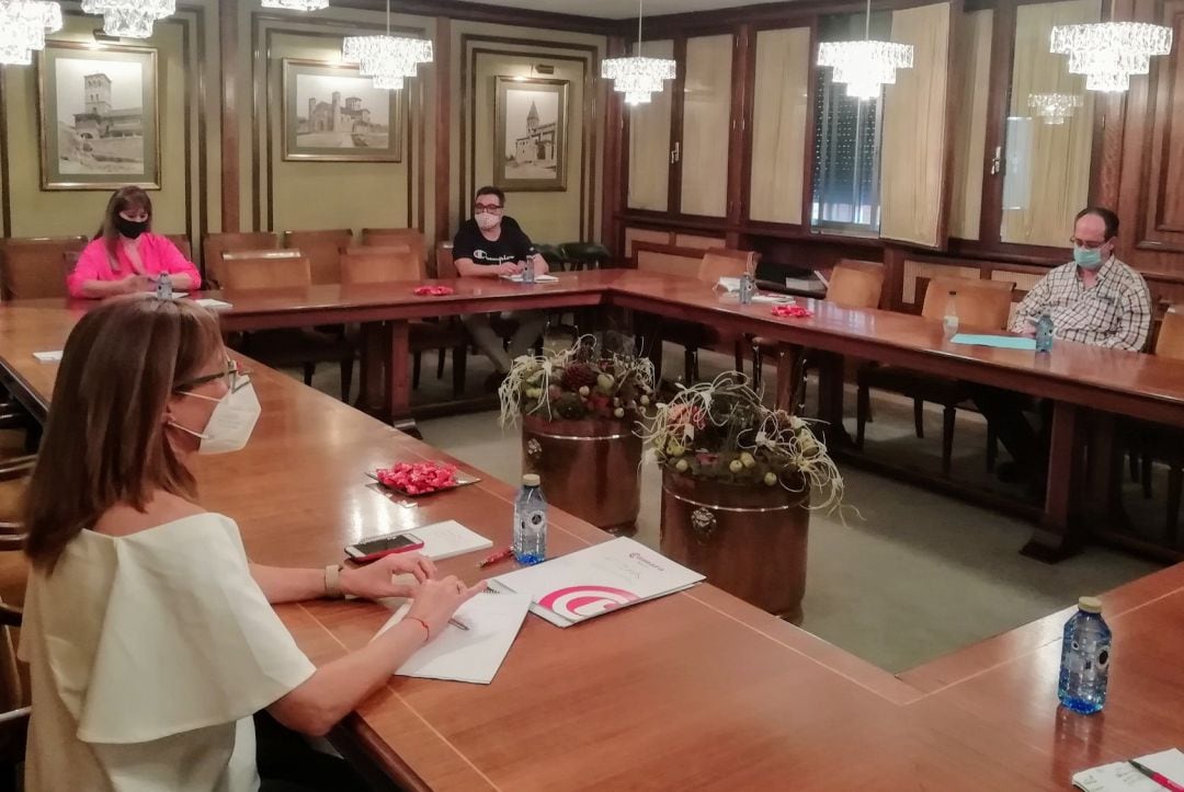 Imagen de la reunión mantenida en la Cámara de Comercio