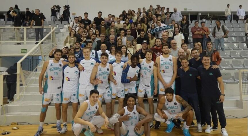 L'Hestia va estar molt acompanyat a Cornellà amb un bon grapat d'aficionats menorquinistes.