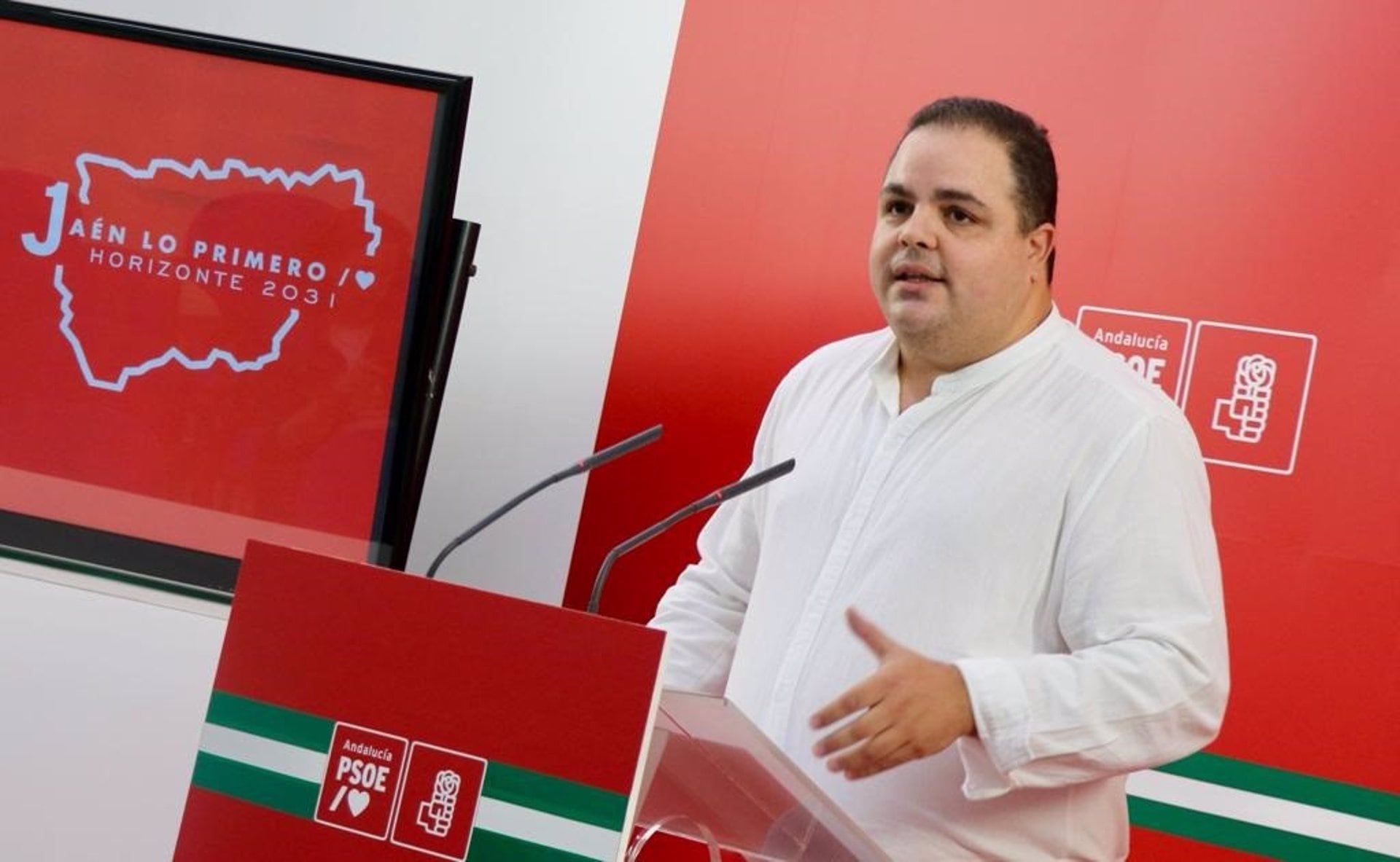 Víctor Torres durante la rueda de prensa