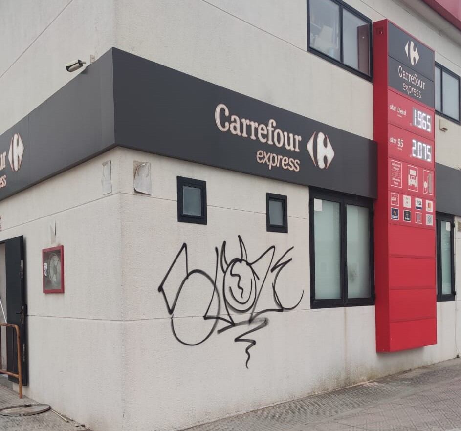 A 'Sloze' se l'imputen una trentena d'atacs al mobiliari urbà i d'altres propietats.